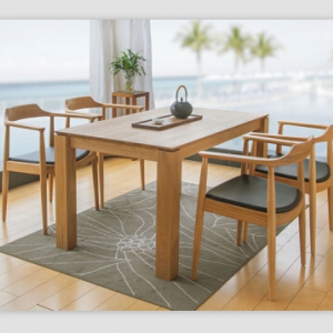 全实木餐桌配4张椅子
